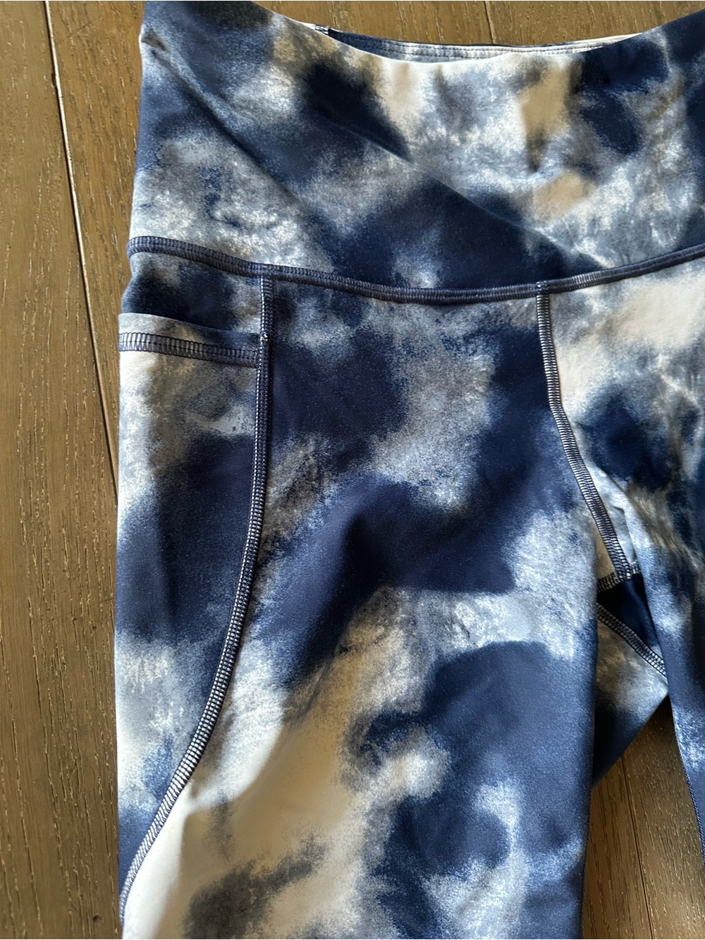 Old Navy Powersoft Biker Shorts
Blue / White Abstract Tie Dye Print
Women’s - Picture 3 of 3